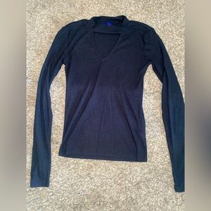 Women’s Small Aeropostale Long Sleeve Shirt with Cute Cut-out